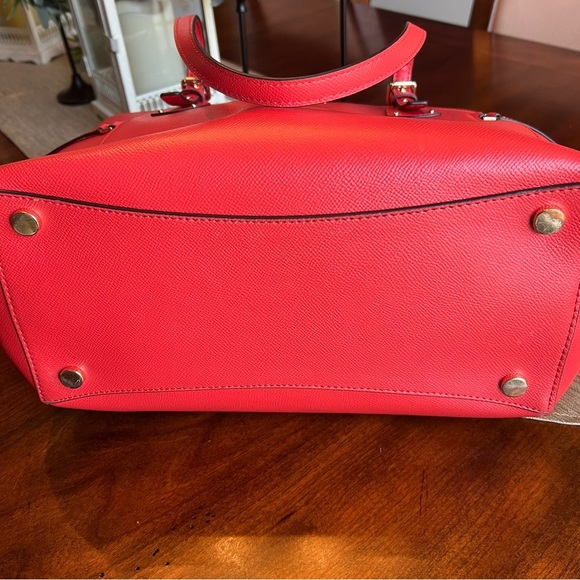 Michael Kors Voyager Large Saffiano Leather Tote - Picture 14 of 14